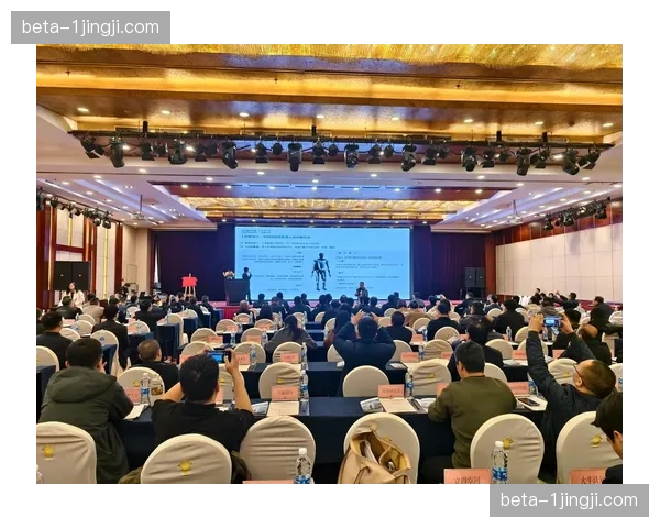 重庆铜梁龙刘建业大胆启用新人，防守组织有序助升班马保持不败